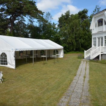 10. Privat: Tält och ståbord hyrda för mingelyta.