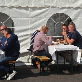 12. Tetra Pak: Tält, bänkset med bord och bänkar att hyra.
