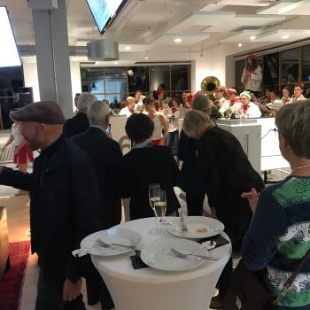 18. Tara Pac: Uthyrning av ståbord med stretch-överdrag, pallar samt glas och porslin.