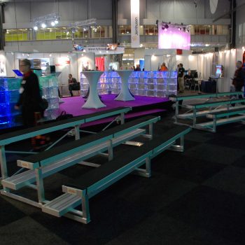 38. Svenska Mässan: Event med hyrda mobila läktare Tip-n-Sit och ståbord