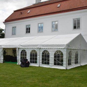 5. Bjärsjölagård Slott: Hyra för konferens; tält, golv, loungemöbler, m.m.