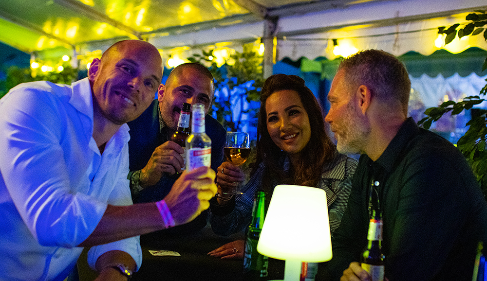 Företagsfest i hyrt tält.