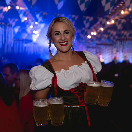Oktoberfest-tema på företagsfest.